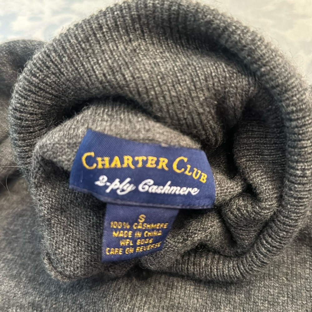 Like new! Grey cashmere turtleneck sweater